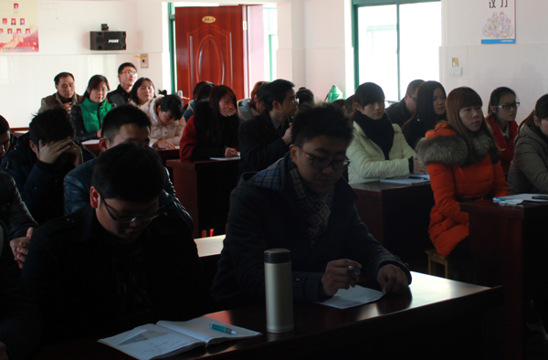 安邦集團(tuán)黨支部召開黨的群眾路線教育實踐活動動員大會(圖2) 安邦集團(tuán)黨支部召開黨的群眾路線教育實踐活動動員大會(圖2)