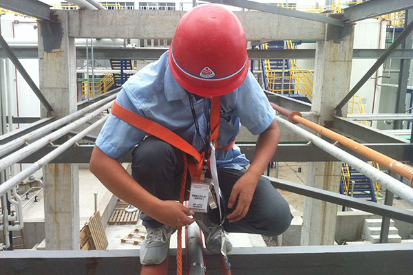 聯(lián)化科技工業(yè)農藥管道電伴熱保溫